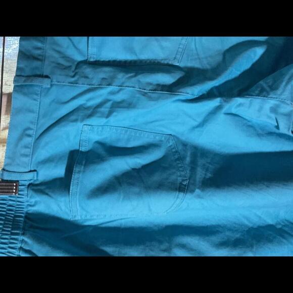 Aqua Ruby Rd. Capris with button details Size 16 - Picture 9 of 11